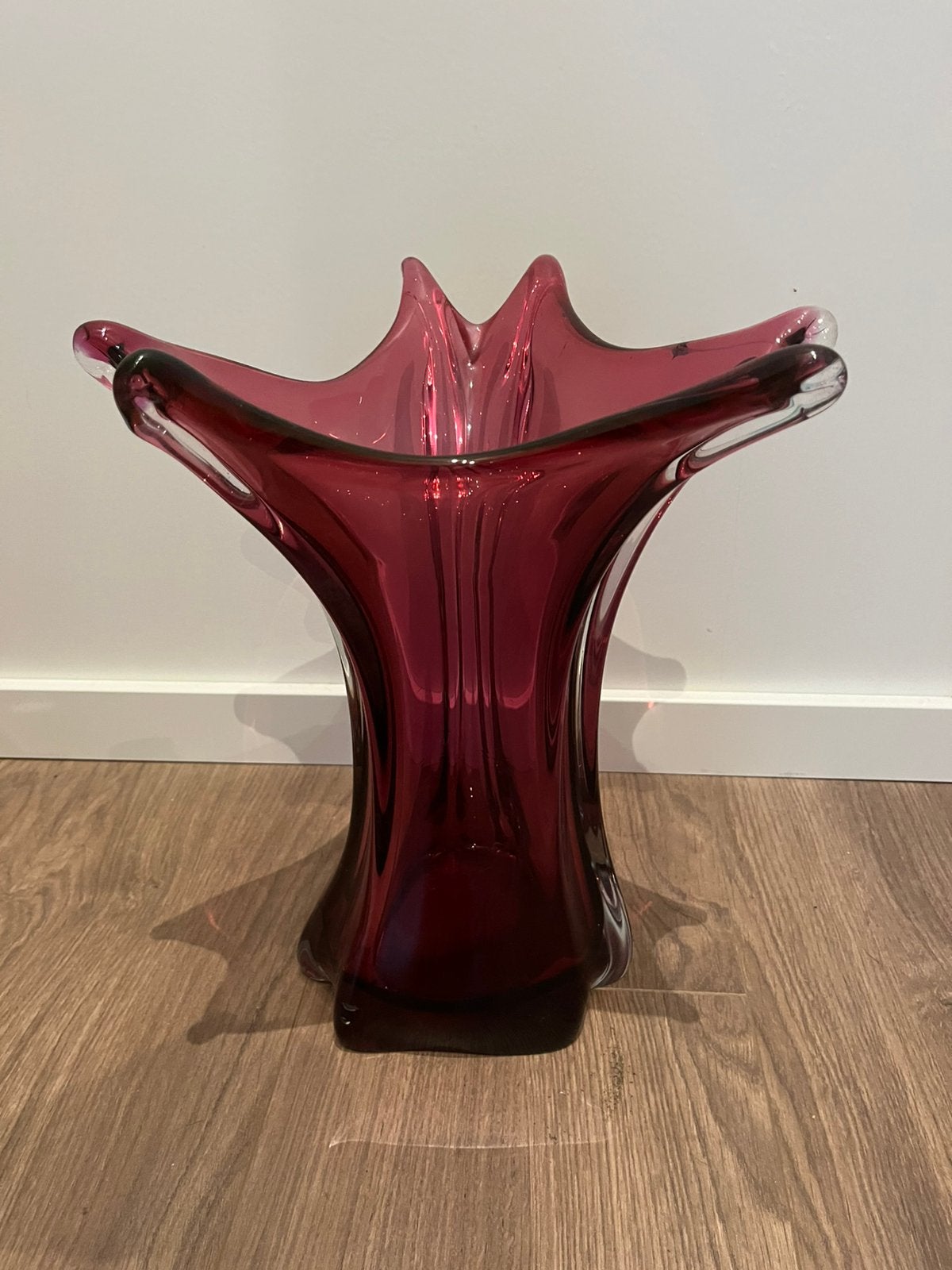 Vintage vaas - Wijnrood/bordeaux - Stijl Val Saint Lambert, Enlèvement ou Envoi, Comme neuf, Rouge, Verre