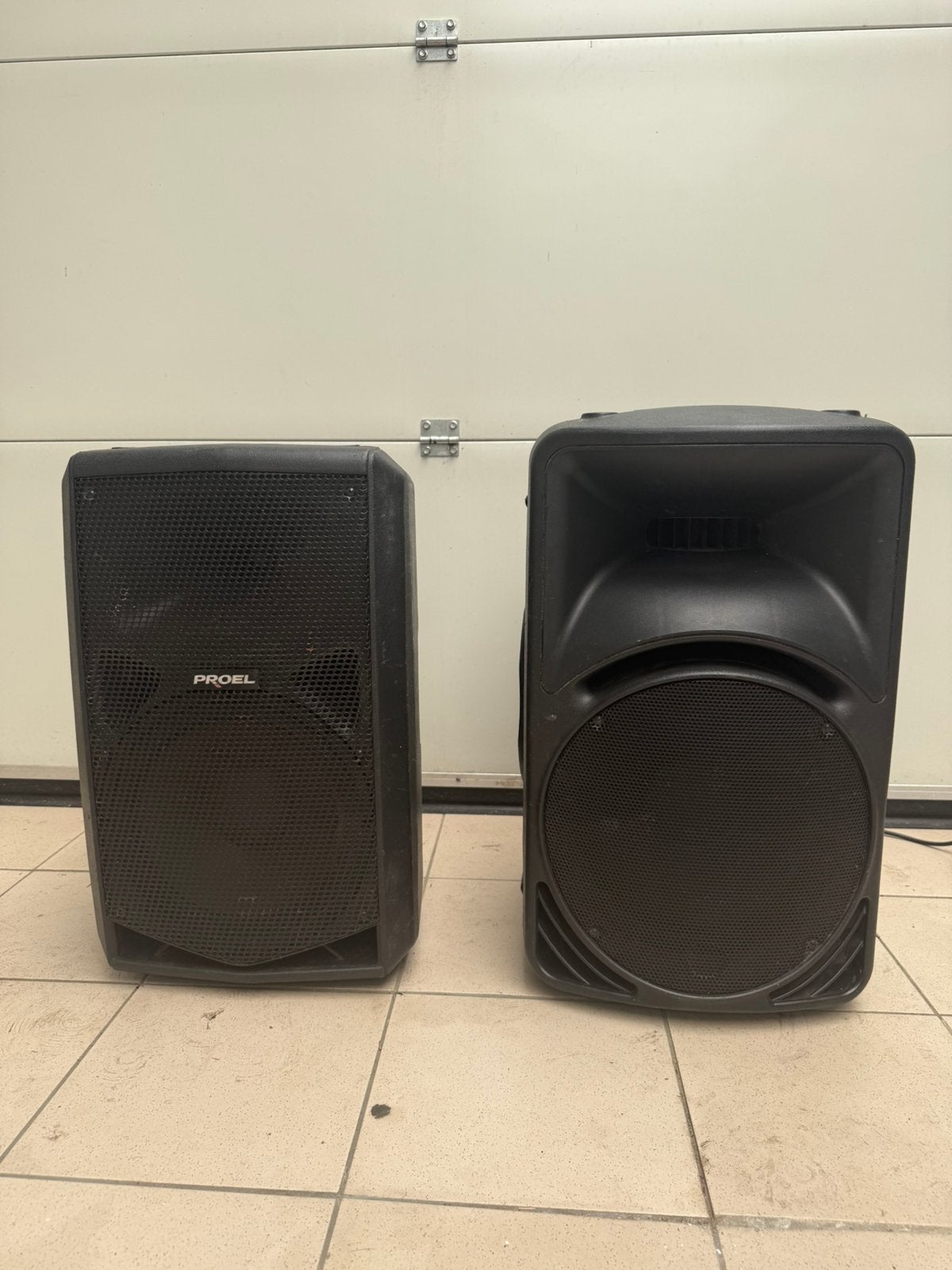 2 actieve luidsprekers, Musique & Instruments, Amplis | Clavier, Moniteur & Sono, Comme neuf, Enlèvement