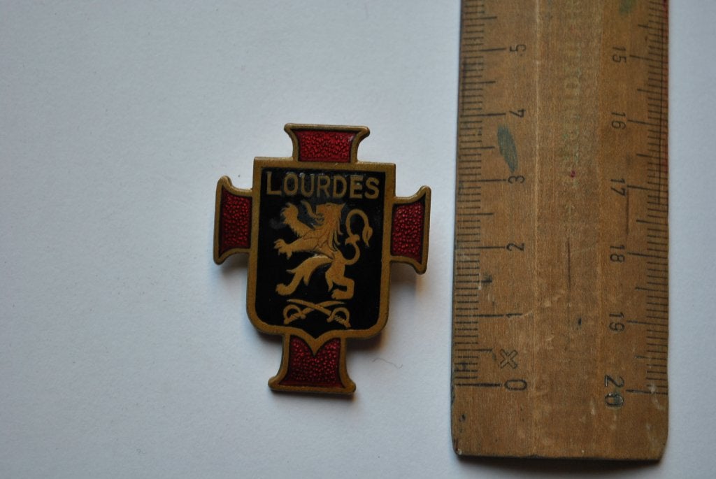 Insigne militaire religieux émaillé Lion Lourdes - De Greef, Enlèvement ou Envoi, Autres, Ruban, Médaille ou Ailes