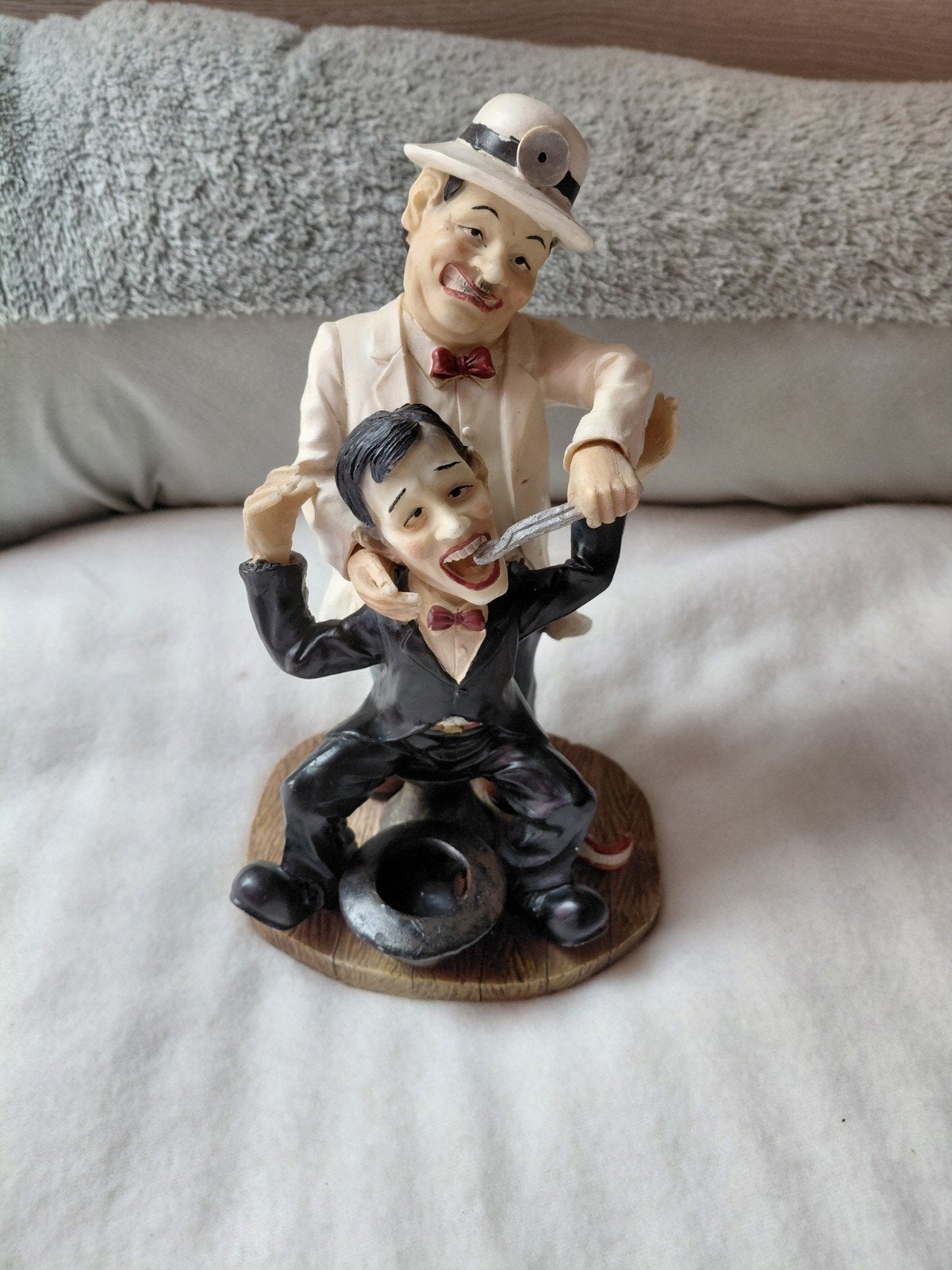 Beeldje Dikke & Dunne, Ophalen