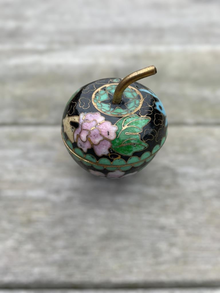 Klein appeldoosje in zwart cloisonne-email Aziatisch, Ophalen of Verzenden