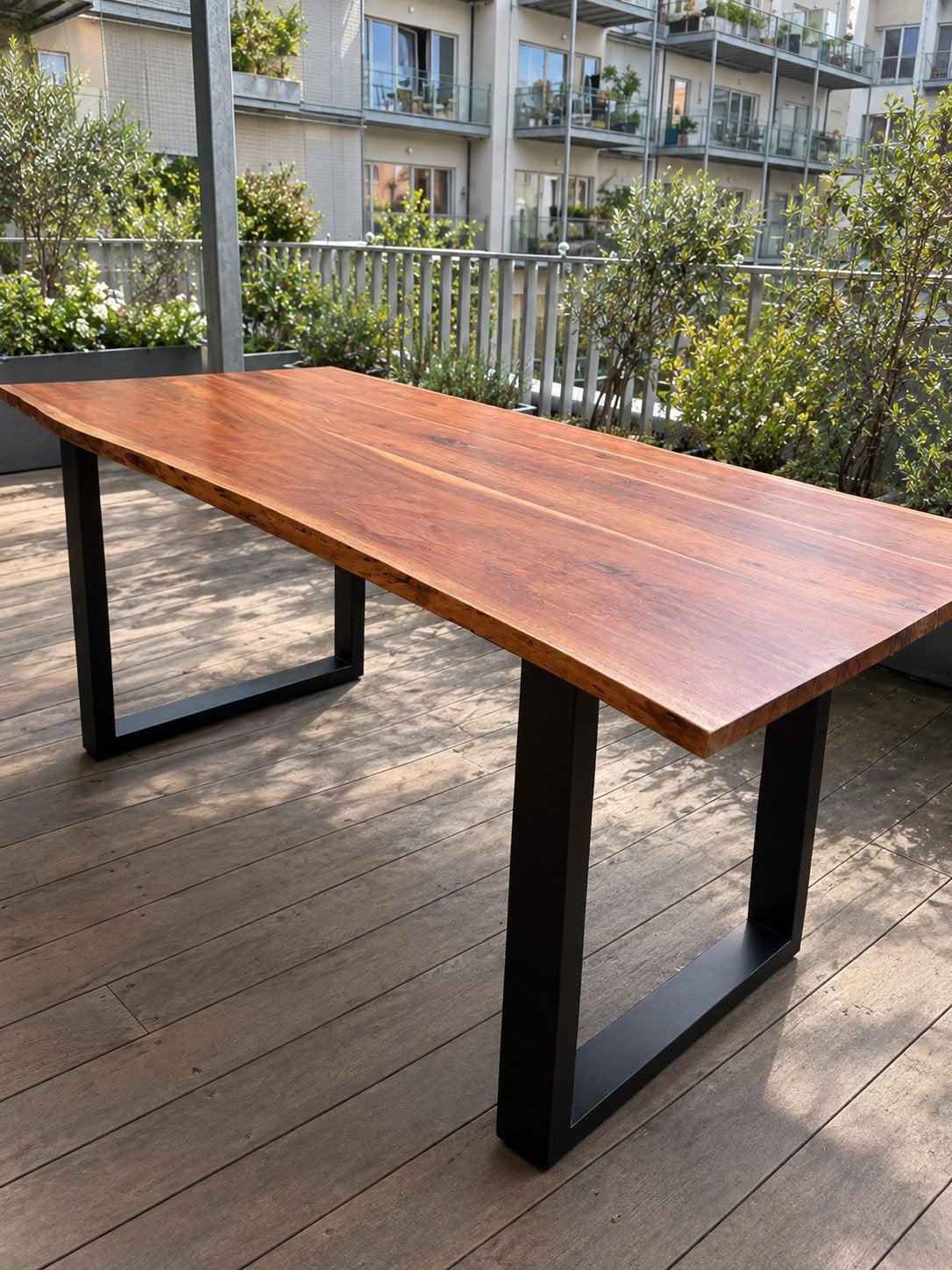 Grande table de salle à manger en bois et métal noir, Maison & Meubles, Enlèvement
