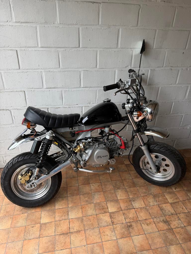 Skyteam monkey 125cc zonder papieren, Fietsen en Brommers, Ophalen, Zo goed als nieuw