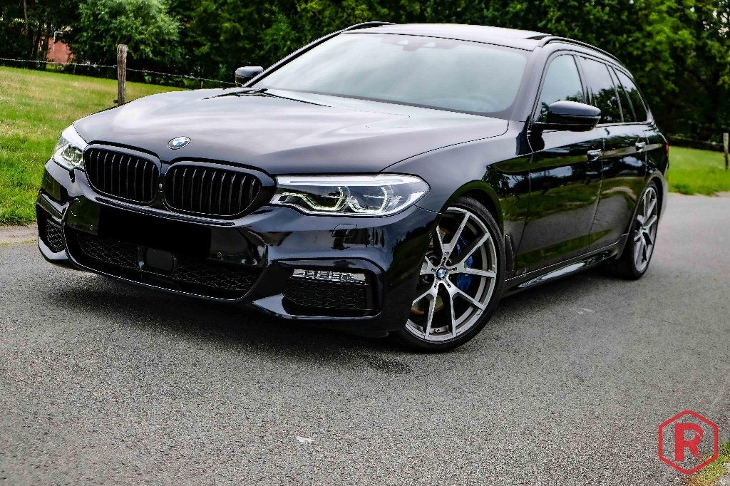 BMW 540i Touring Pano HarmanKardon ACC, Auto's, BMW, Automaat, Dealer onderhouden, Parkeerassistent, Zwart