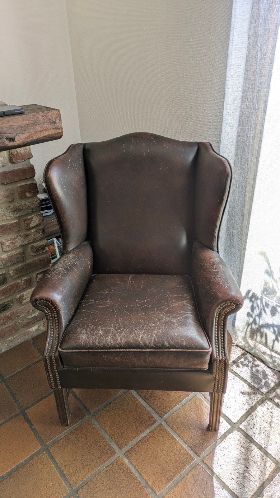 fauteuil  style Queen Anne / Chesterfield en cuir, Leer