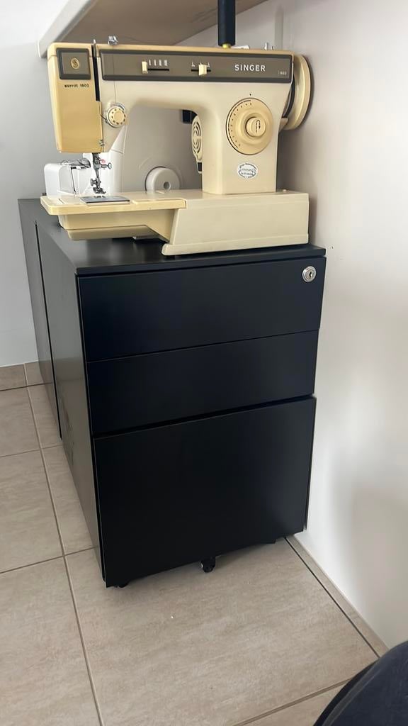 Archief ladekast met wieltjes, Ophalen, Zo goed als nieuw