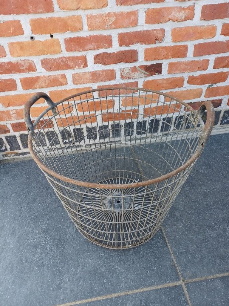 Authentieke oude metalen aardappelmand, Ophalen