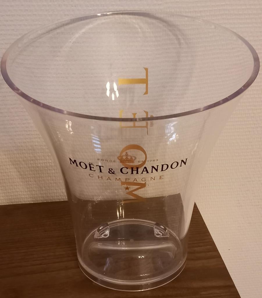 Moët ijsemmer, Verzamelen, Ophalen
