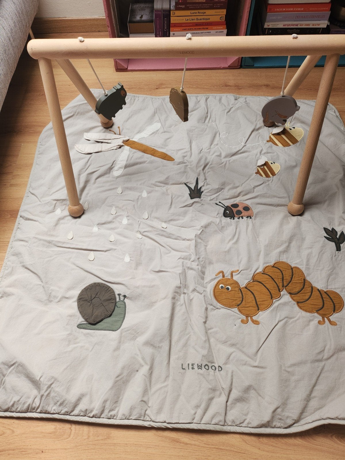 Tapis d'éveil et arche en bois Liewood, Enfants & Bébés, Enlèvement, Comme neuf