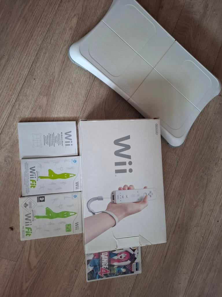 Wii spelconsole met balance board en spelletje Just Dance, Consoles de jeu & Jeux vidéo, Enlèvement, Avec Balance Board
