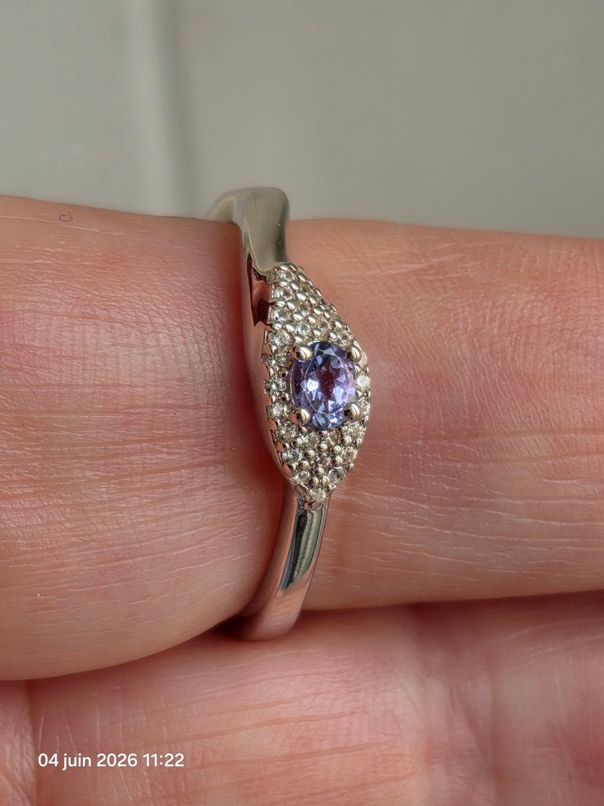 Ring van geplatineerd sterling zilver met tanzaniet en cert, Ophalen, Nieuw, Met edelsteen, Dame