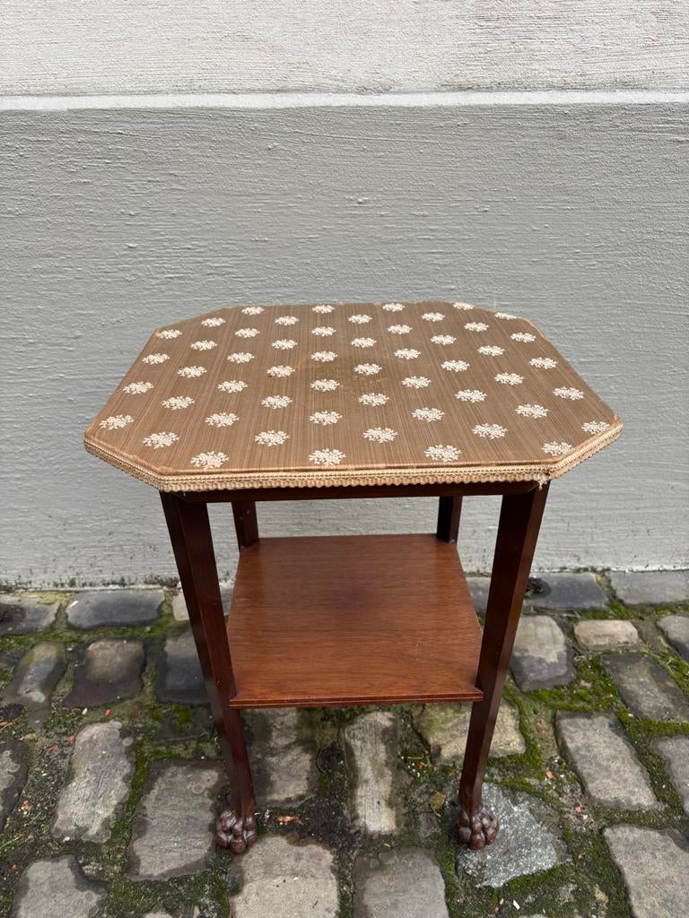 Table d'appoint ancienne avec pieds de lion, Enlèvement ou Envoi