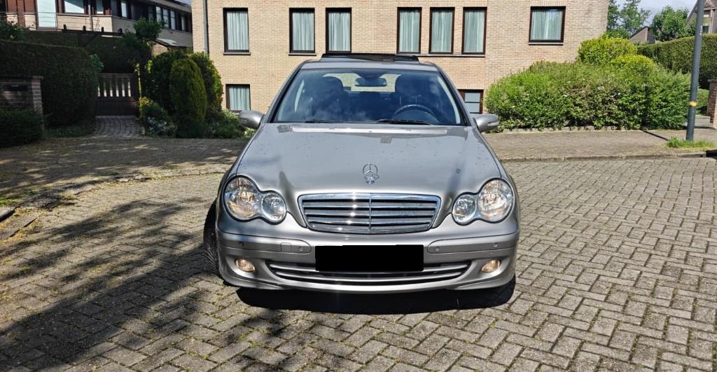 Mercedes C180 K 2007 162Km Automaat airco Euro 4 CT BLANCO, Auto's, Automaat, Zwart, 4 cilinders, Parkeersensor
