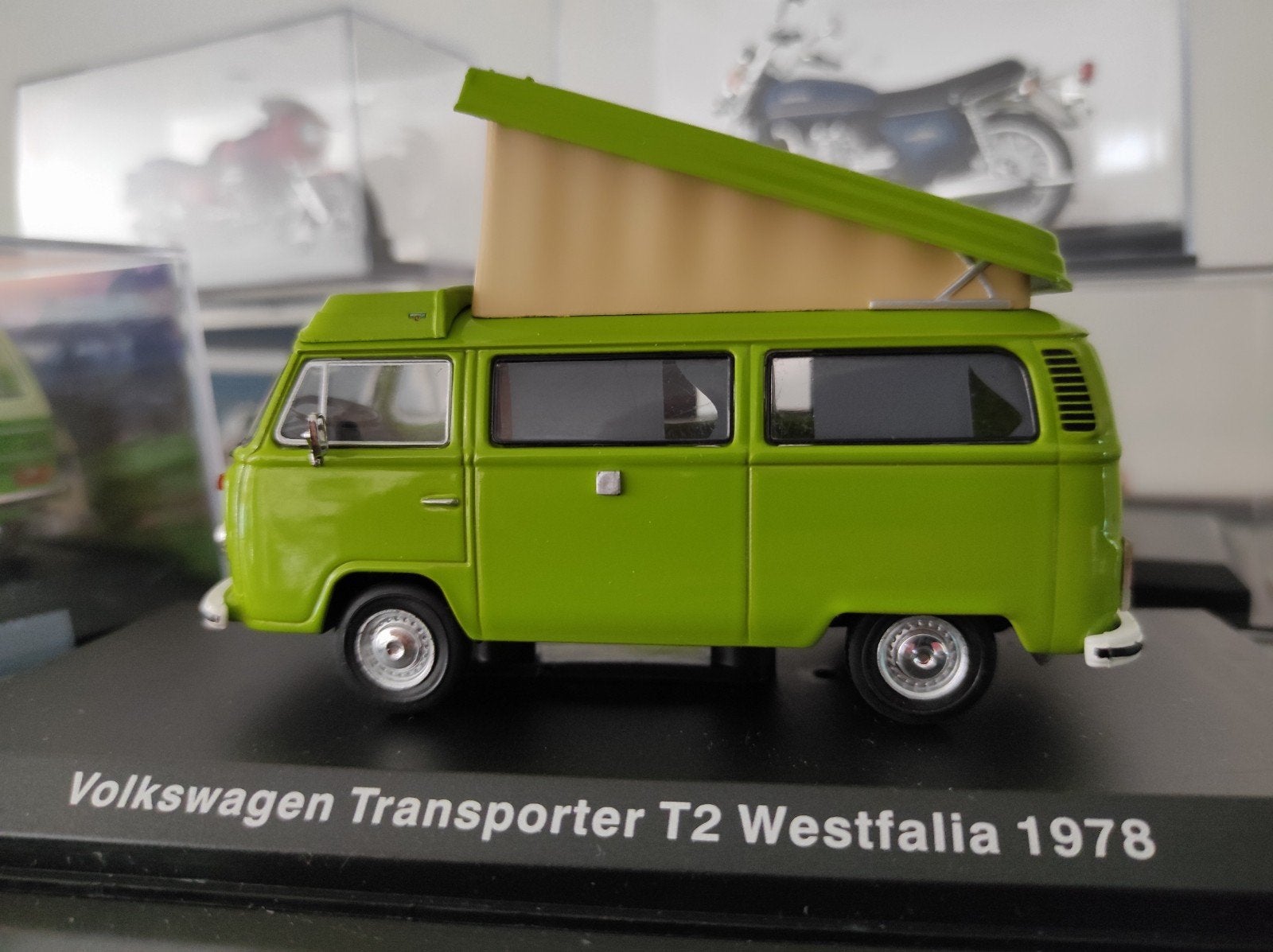 Volkswagen T2 Westfalia 1978 groen 1:43 in vitrinedoosje, Ophalen of Verzenden