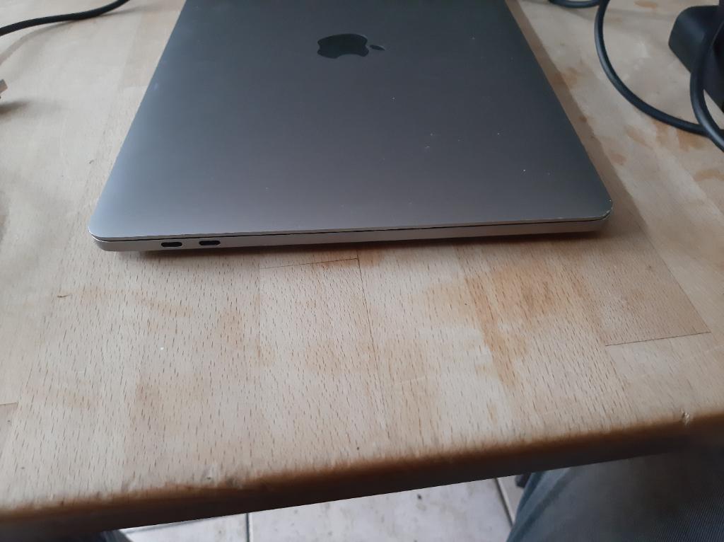 Macbook pro 2020,1000gb,16gb ram,1.7ghz,intel core i7, Computers en Software, Apple Macbooks, Ophalen, MacBook
