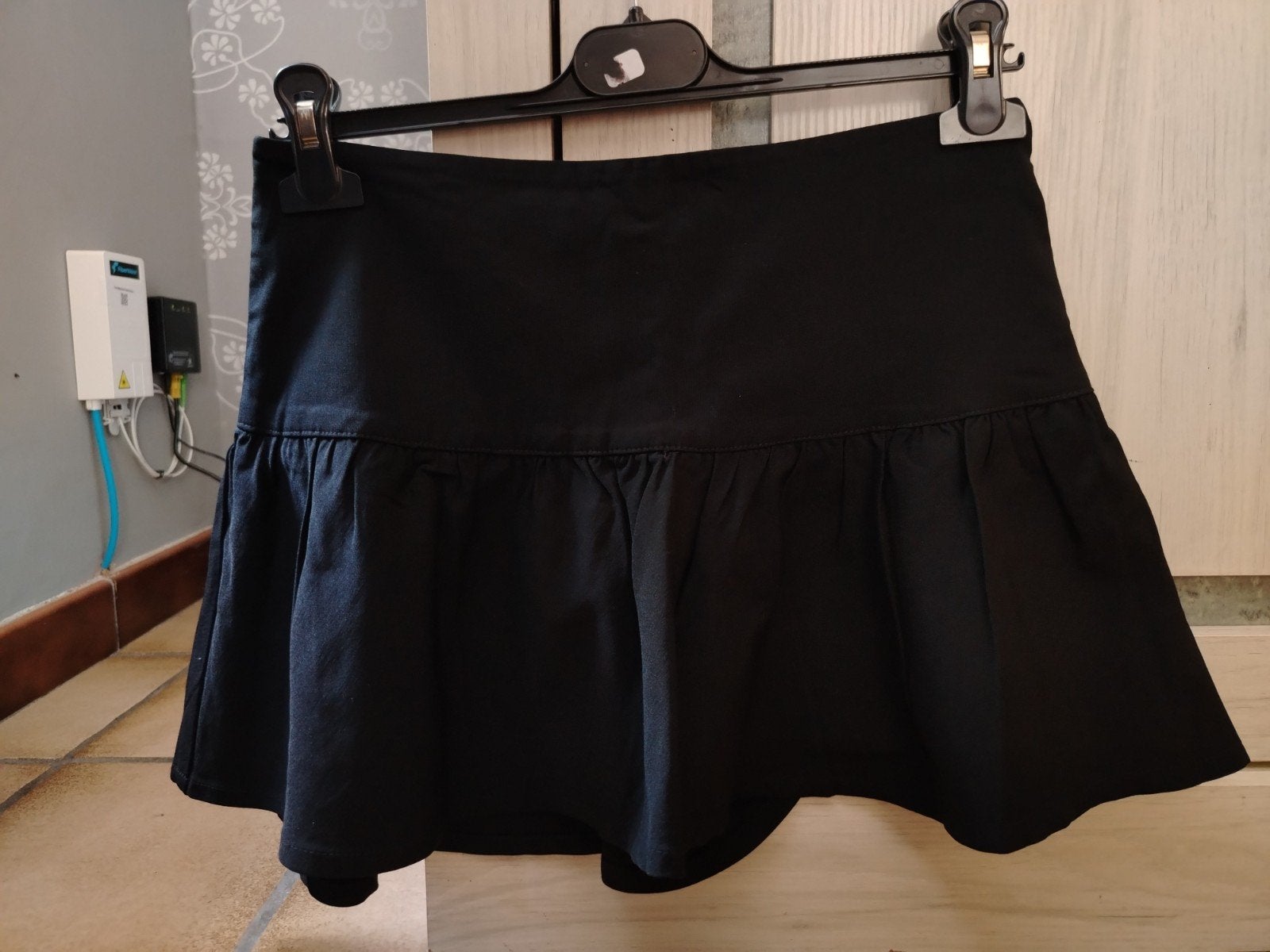 HEEL ERG KORTE ROK/UITLOPENDE /ONZICHTBARE RITSSLUITING, Kleding | Dames, Rokken, Zwart, Ophalen of Verzenden, Maat 36 (S), Gedragen