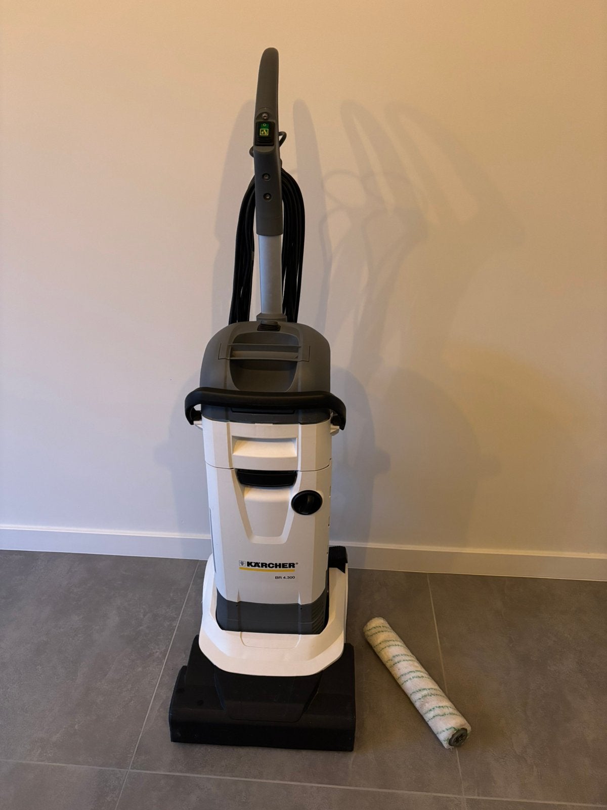 Kärcher BR 4.300 Schrobzuigmachine + extra borstelrol, Ophalen, Zo goed als nieuw, Schrobmachine