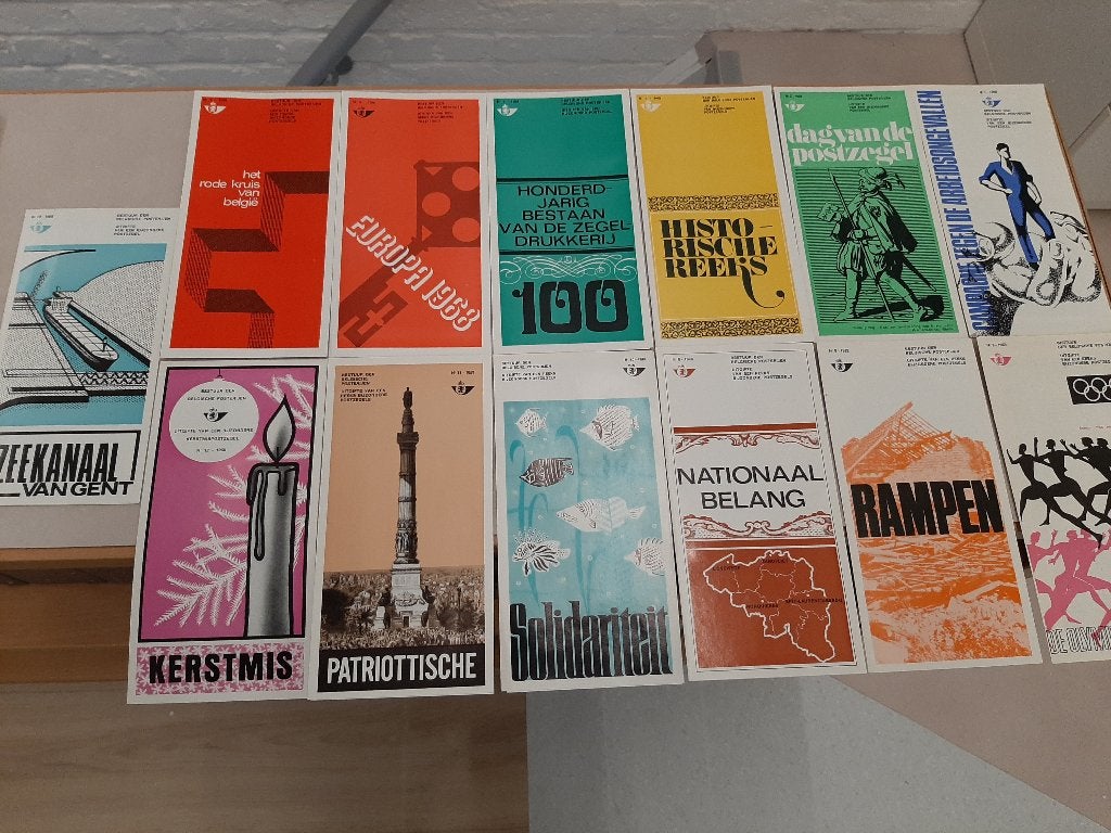 Lot de timbres avec pochette 1968, Neuf, Non oblitéré, Album pour timbres, Enlèvement