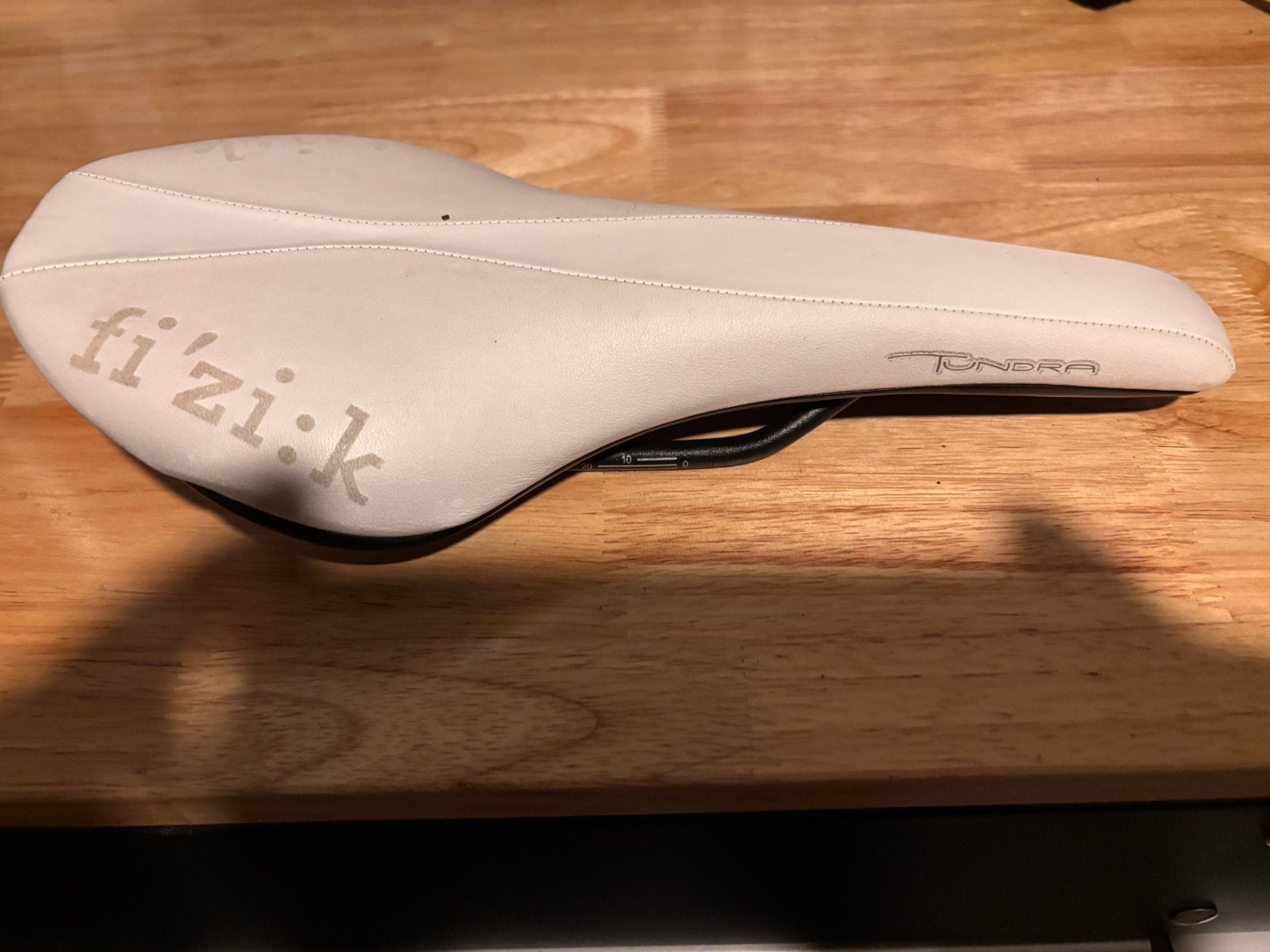 Fizik Tundra zadel, Fietsen en Brommers, Ophalen, Zo goed als nieuw