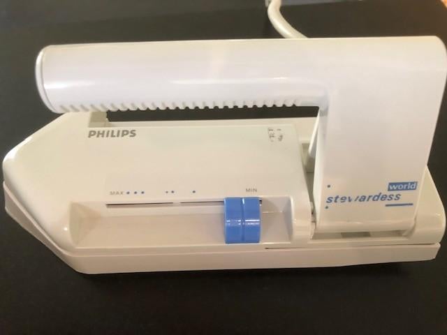 Philips strijkijzertje voor op reis, Elektronische apparatuur, Strijkijzers en Strijkplanken, Ophalen, Zo goed als nieuw, Strijkijzer met snoer