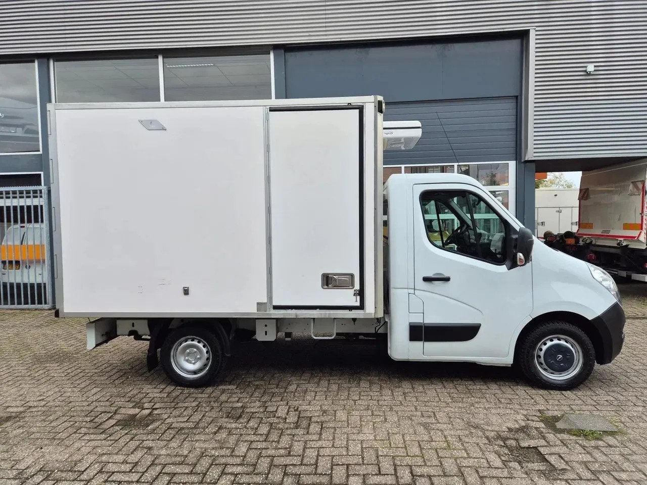 Opel Movano 2.3 CDTI Kuhlkoffer Carrier Viento 350 Euro 5B, Auto's, Euro 5, Stof, Gebruikt, Zwart