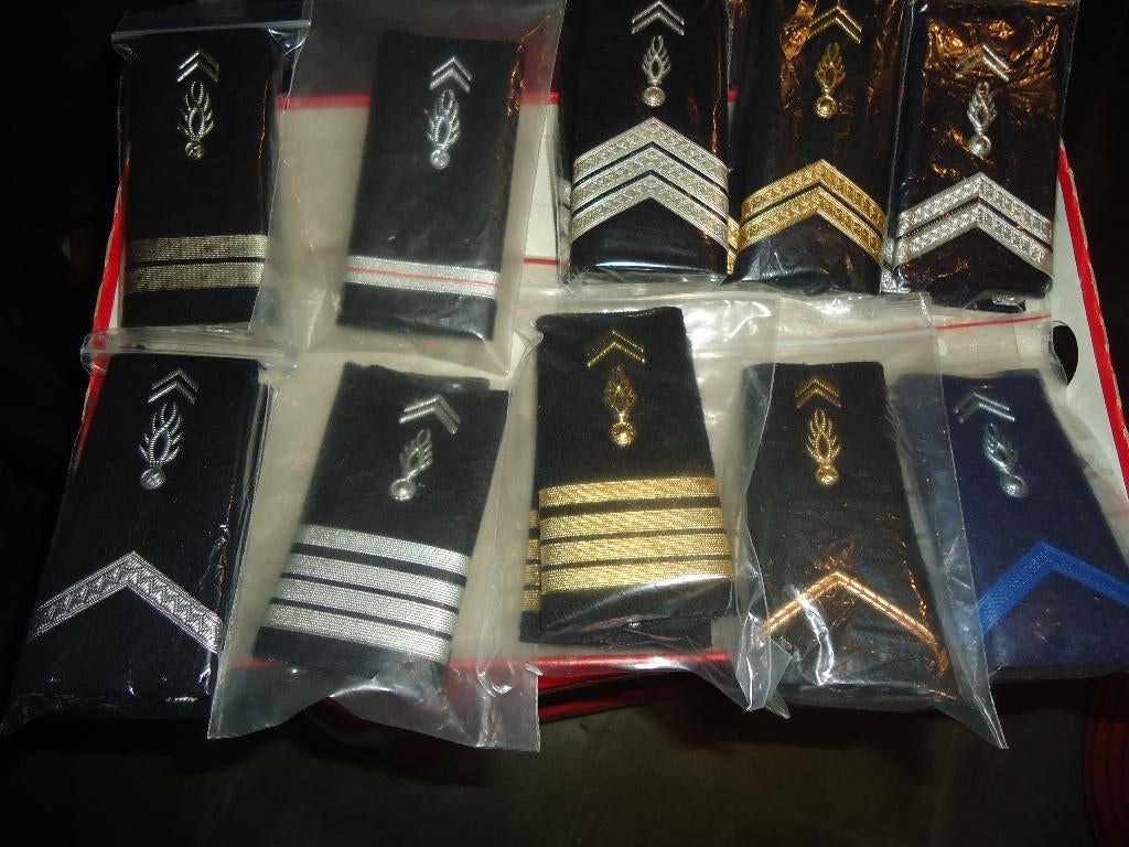 lot grades gd, Collections, Objets militaires | Général, Enlèvement ou Envoi, Gendarmerie, Emblème ou Badge