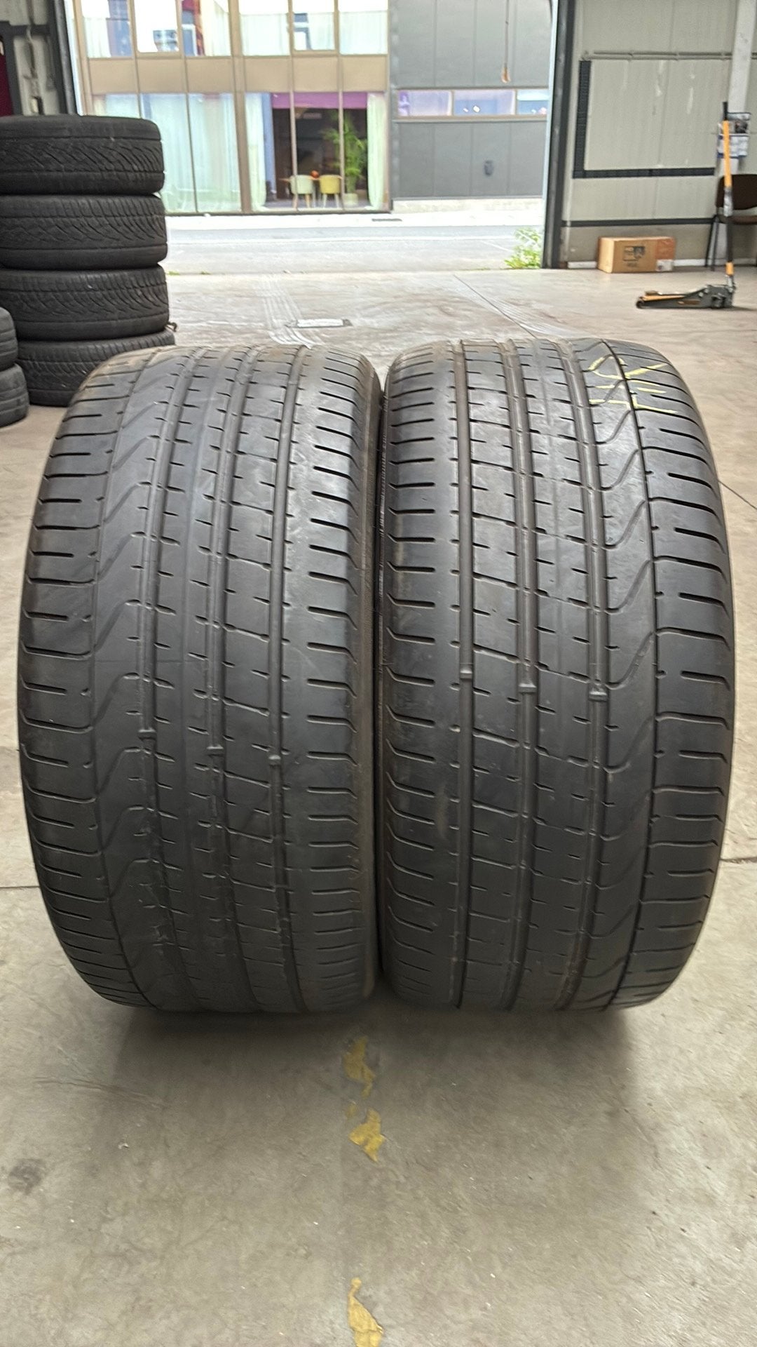 295/35/21 295/35R21 2953521 zomerbanden merk Pirelli, Ophalen