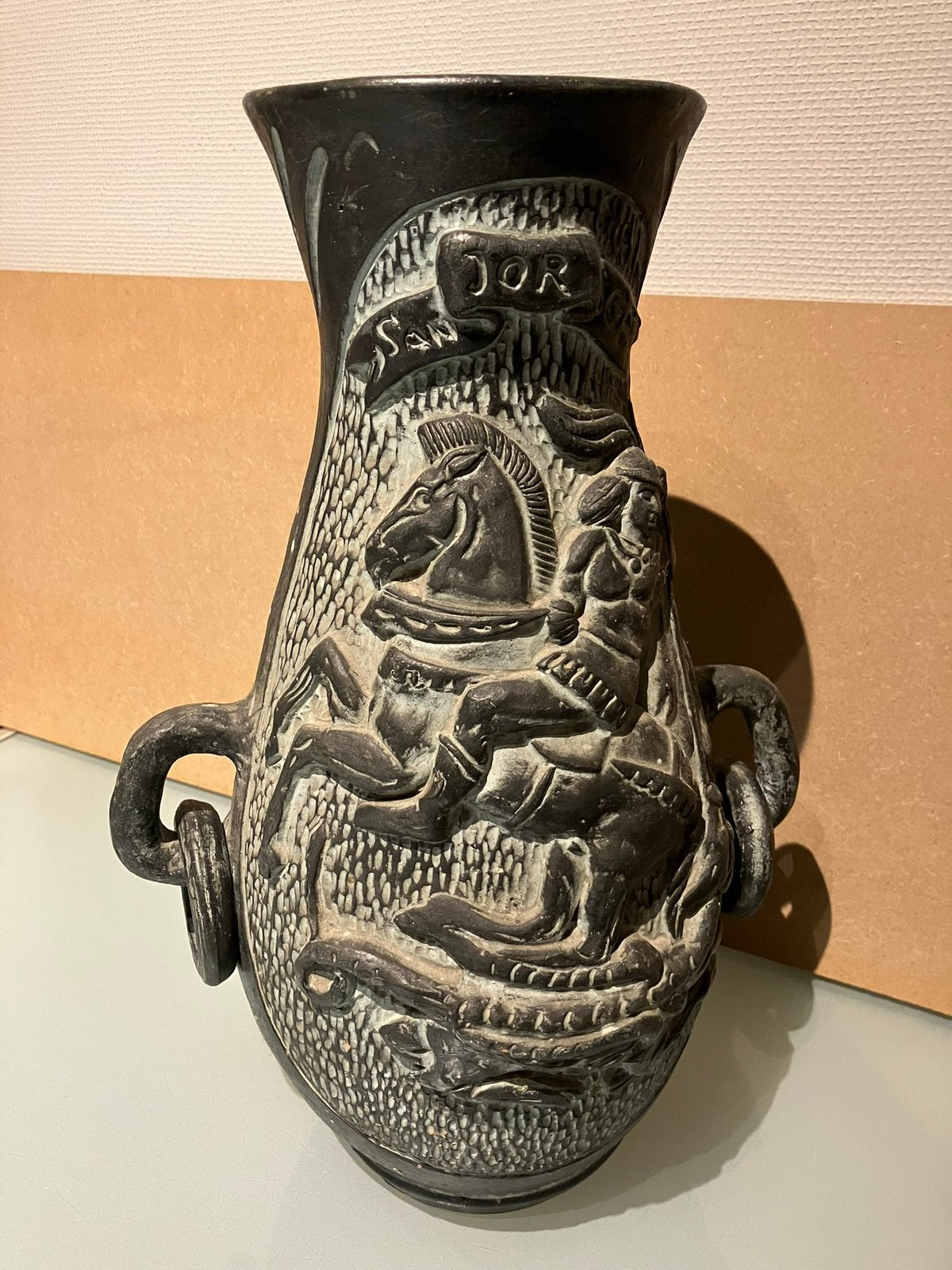 Grand vase espagnol, Enlèvement