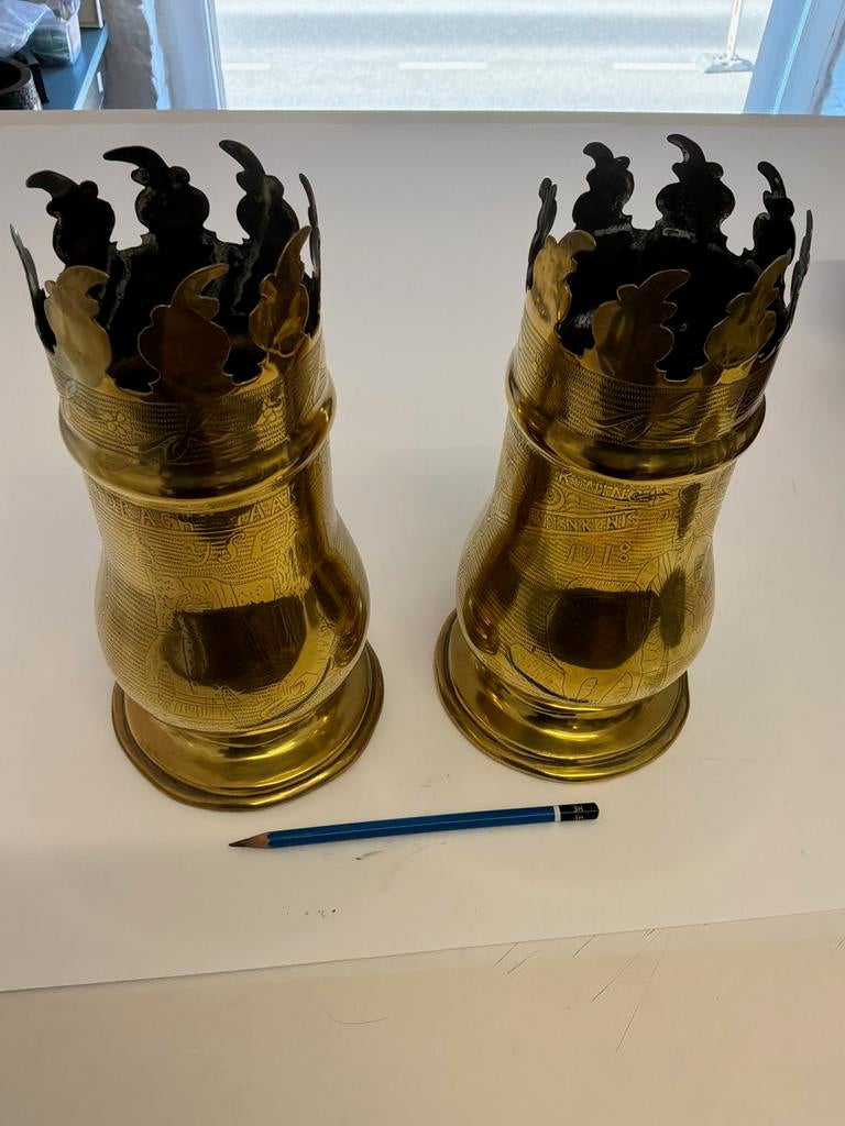 Couple de vases d'art tranchée, Enlèvement