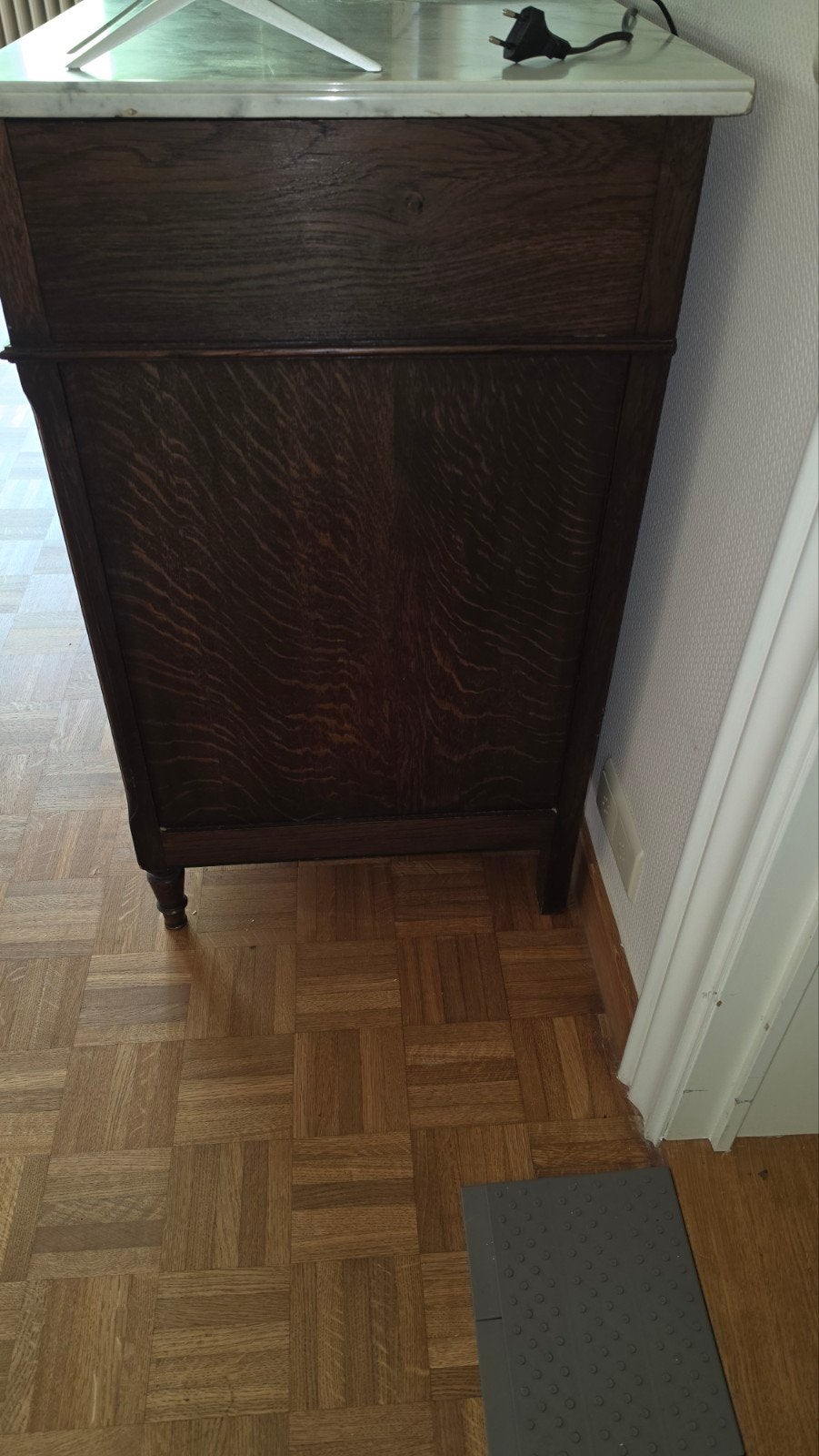 Commode ancienne, Enlèvement