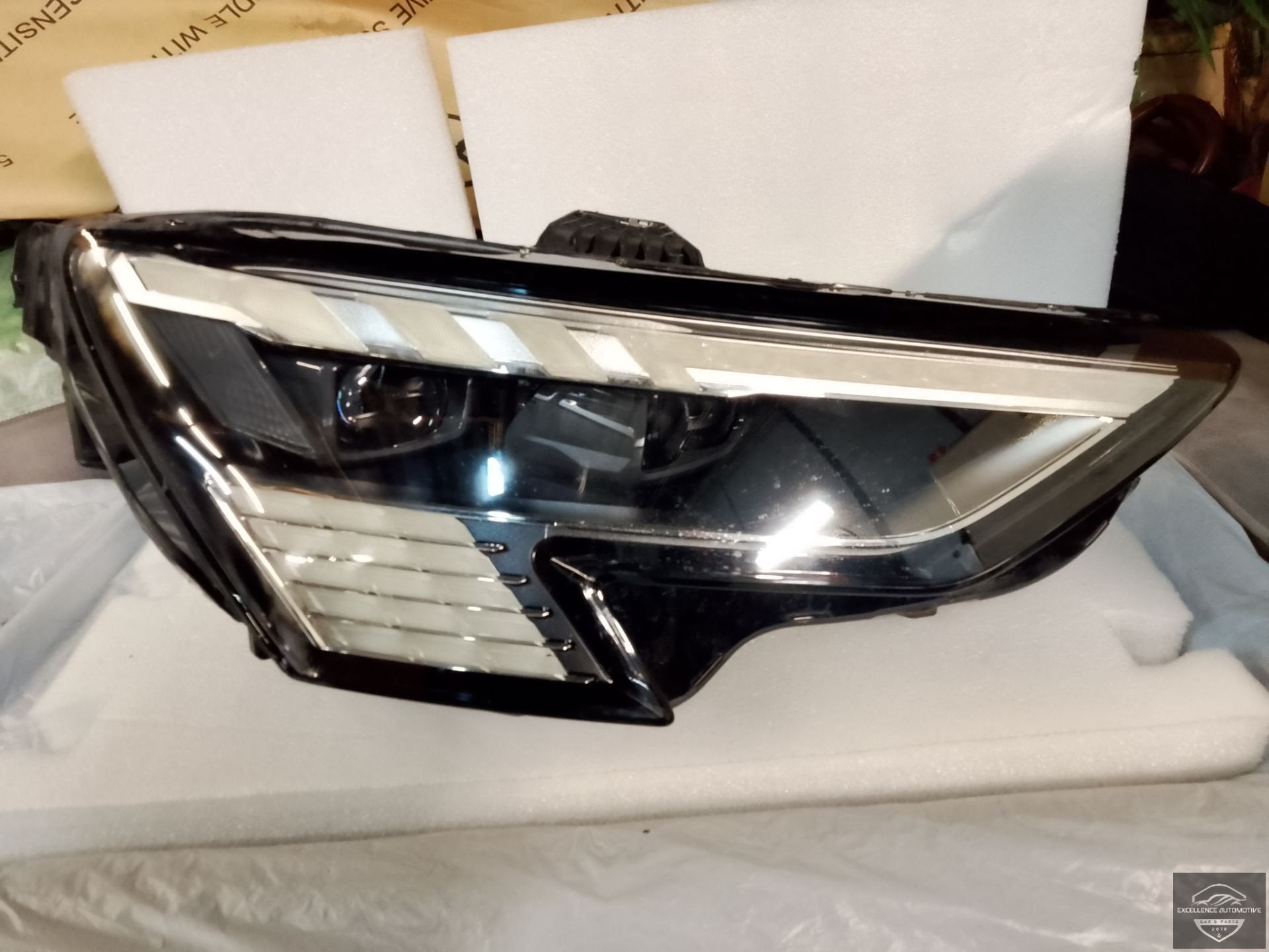 Audi A3 8Y 2020-2024 Matrix LED Koplamp droit 8Y0941036, AUDI AG, Auto-Union-Strasse 1
85045  Ingolstadt, DE, Audi, Utilisé