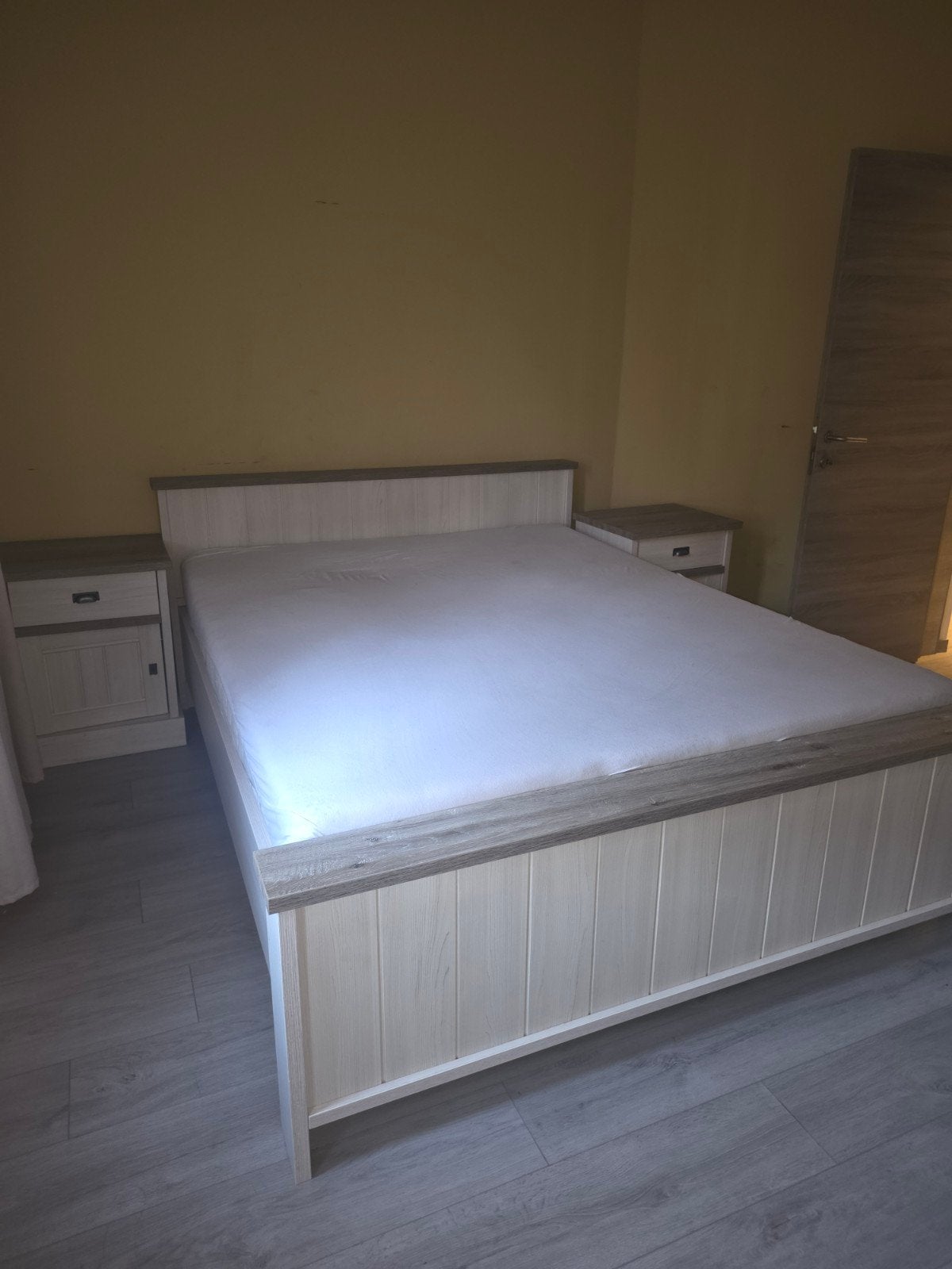 slaapkamer deba meubelen 1 jaar oud, Ophalen, Zo goed als nieuw, Tweepersoons