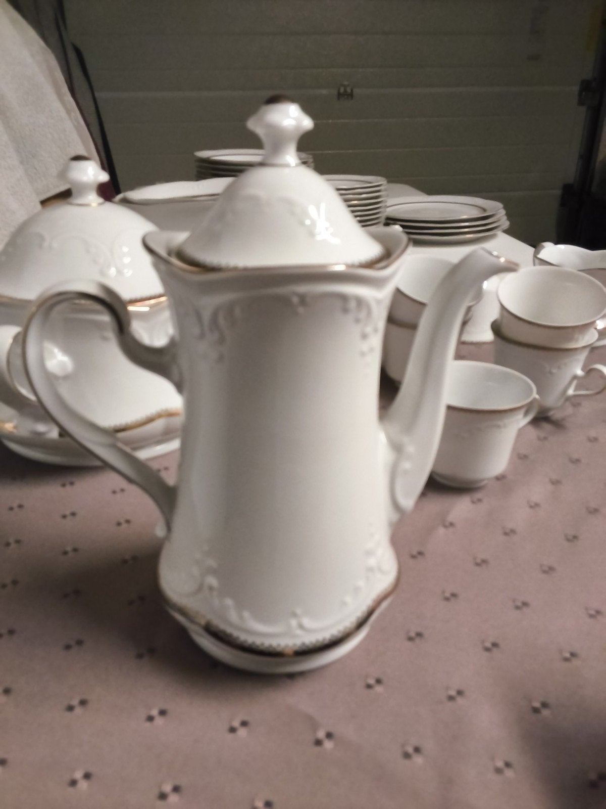 servies  wit goudkleurig  decorandje  !Winterling   MOET WEG, Antiek en Kunst, Ophalen