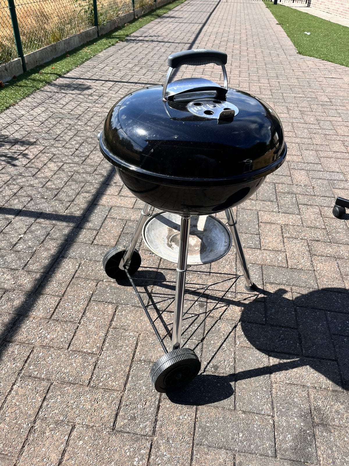 Barbeque van Weber in het zwart, Tuin en Terras, Houtskoolbarbecues, Ophalen, Gebruikt