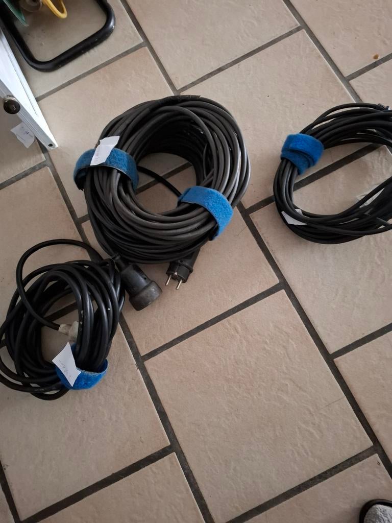 Kabels geaard, Doe-het-zelf en Bouw, Elektriciteit en Kabels, Ophalen of Verzenden