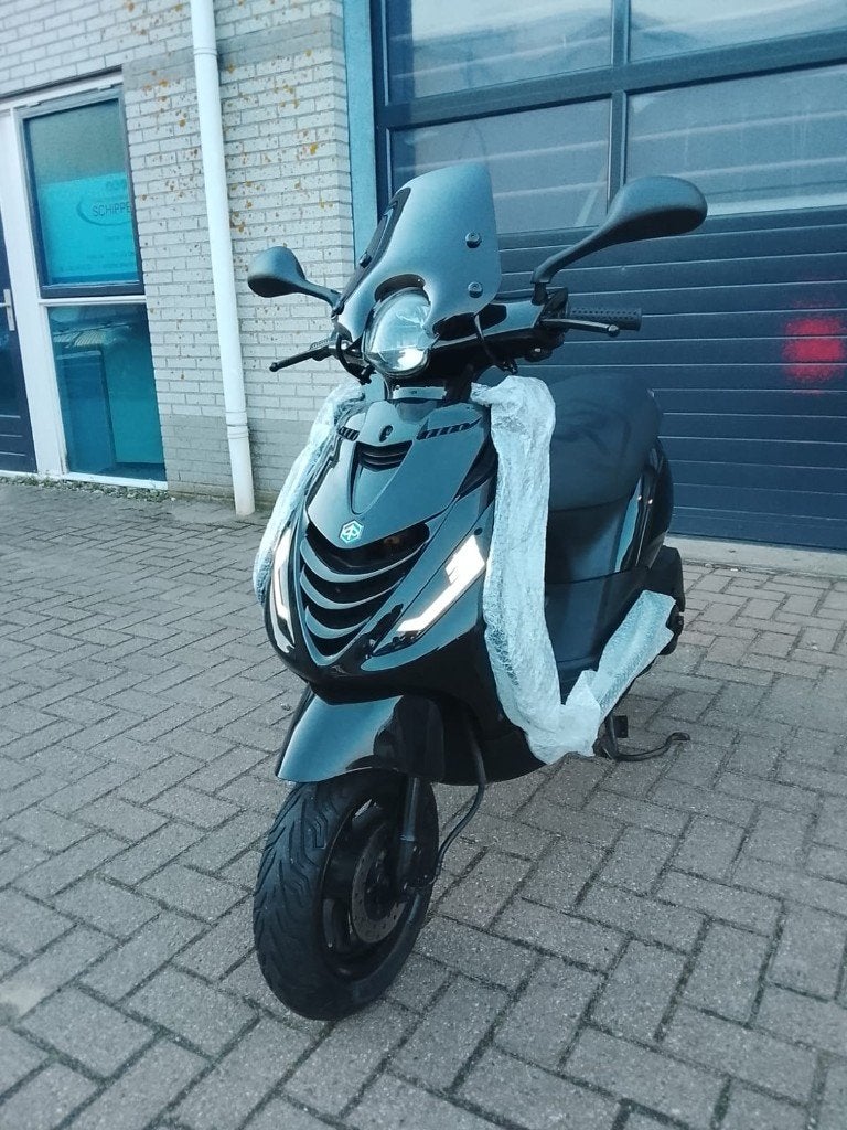 Piaggio Zip 4T A-klasse Glans Zwart | Full Led | Garantie ✅, Fietsen en Brommers, Ophalen of Verzenden, Zo goed als nieuw