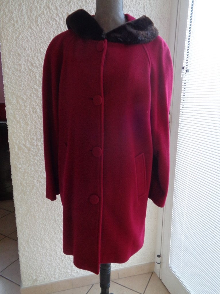 Manteau Bordeaux . Marque "PRO-MOD". Taille 1 - 38/40, Rouge, Taille 38/40 (M), Enlèvement ou Envoi, Porté