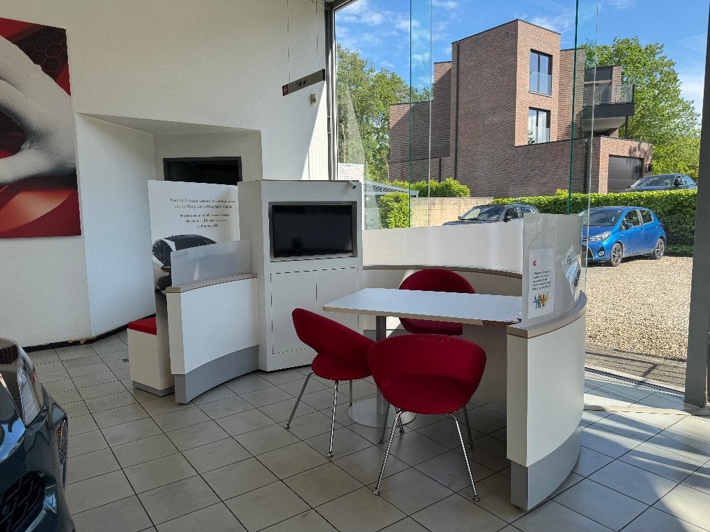 Stand promotionnel avec coin salon, Autres lieux, Enlèvement, Utilisé, Aménagement