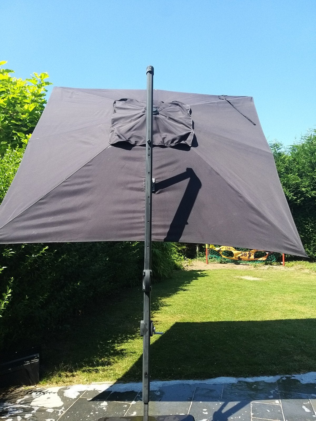 Parasol op wieltjes, gemakkelijk te verplaatsen, kantelbaa, Tuin en Terras, Ophalen, Gebruikt, Zweefparasol, Verstelbaar