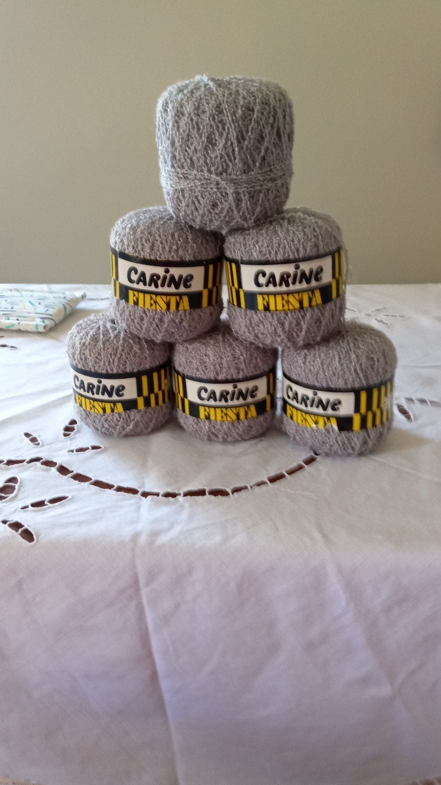 av lot de 31 boules de coton blanc, jaune bleu jeans argenté, Hobby & Loisirs créatifs, Tricot & Crochet, Enlèvement ou Envoi