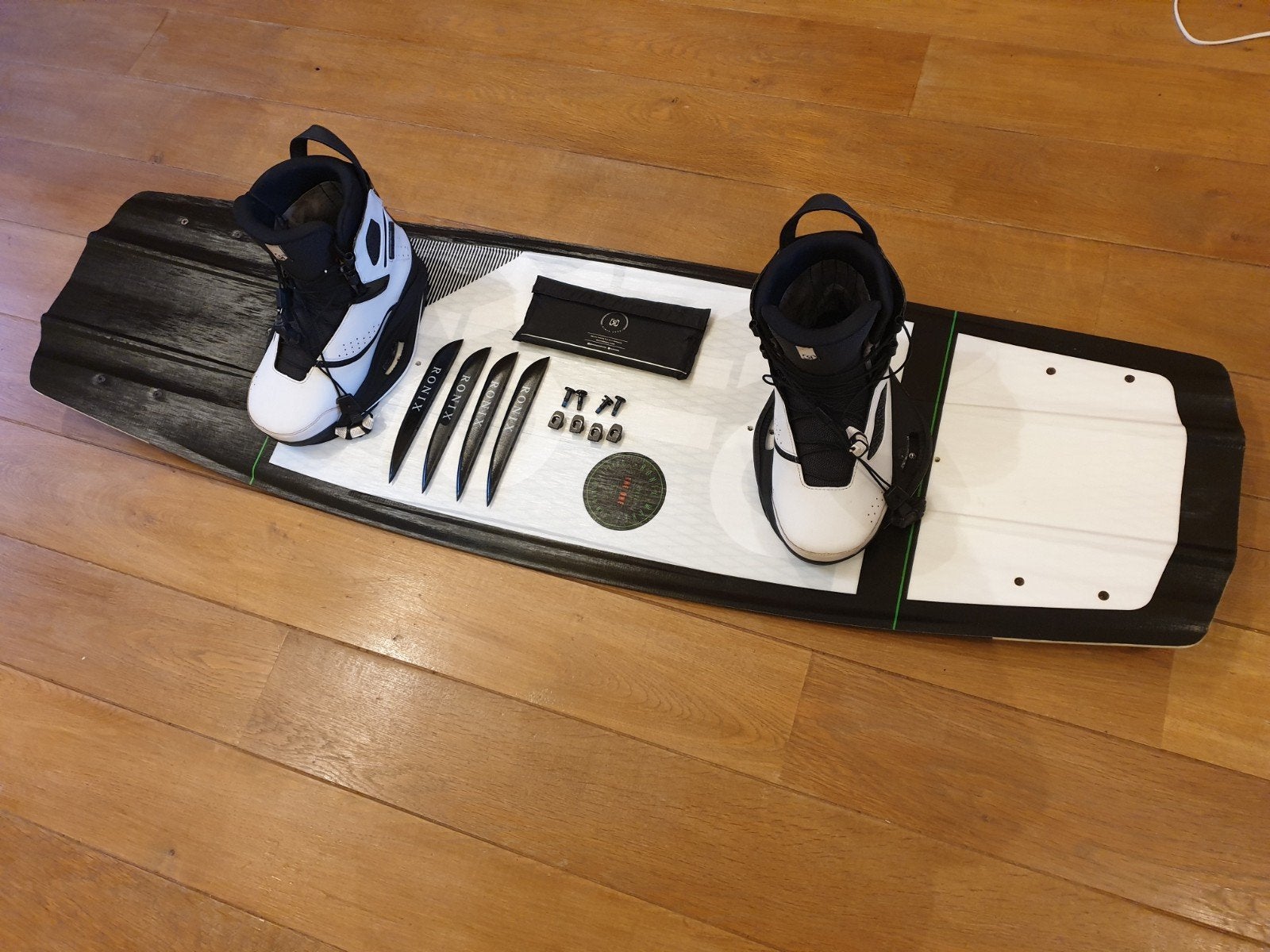 Ronix The One Wakeboard 138, Ophalen of Verzenden, Zo goed als nieuw, Board en Schoenen