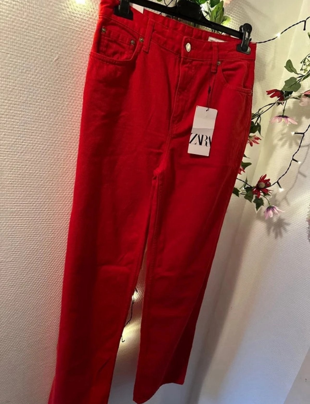 Jeans rouge ZARA, Kleding | Dames, Ophalen of Verzenden, Zo goed als nieuw, Overige kleuren, W28 - W29 (confectie 36)