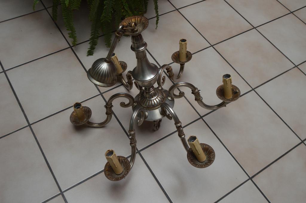 Ancien lustre 6 branches de style en étain Très Bon Etat!, Enlèvement, Utilisé, Métal, Chandelier suspendu