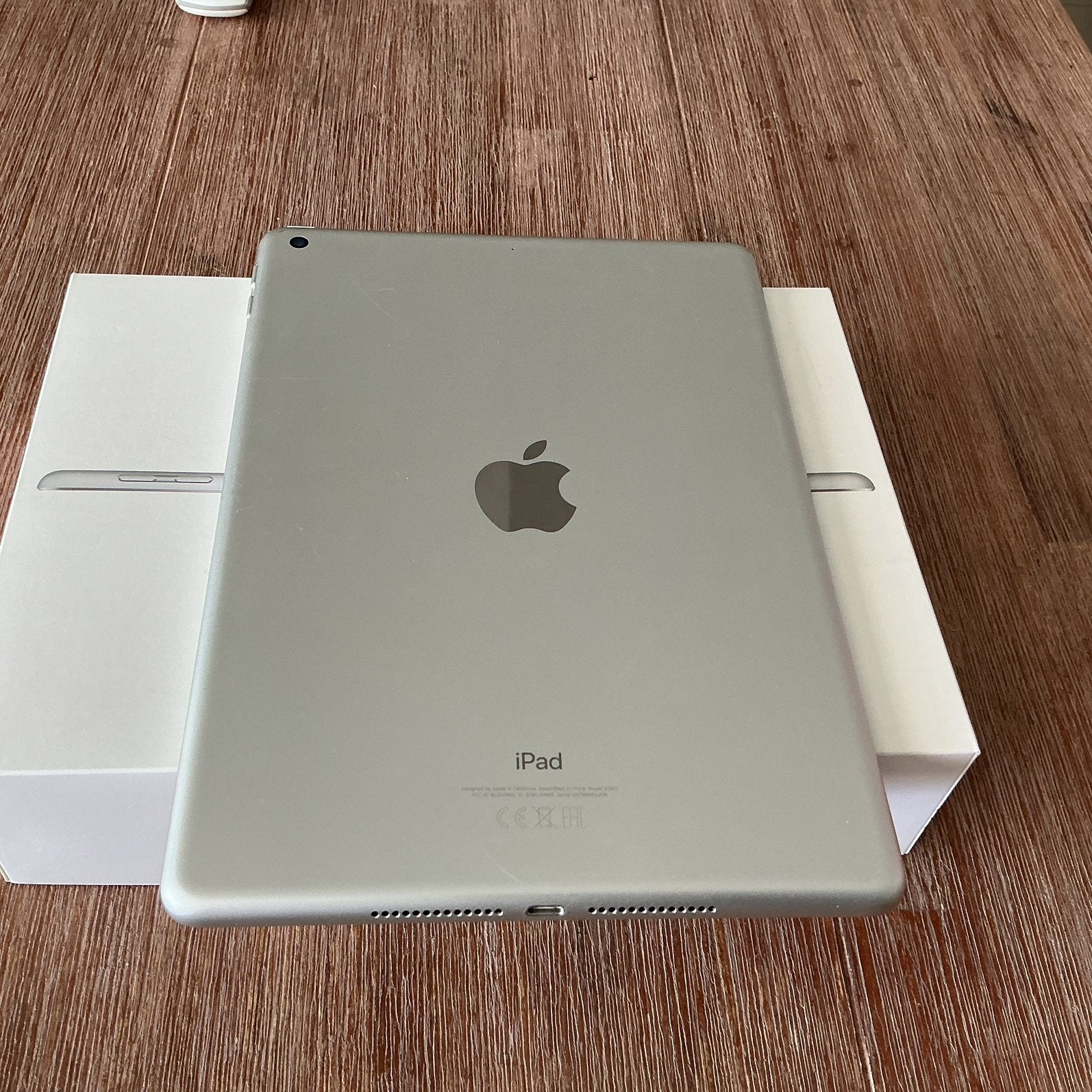 Super aubaine pour iPad, Informatique & Logiciels, Apple iPad Tablettes, 32 GB, Apple iPad, 10 pouces, Comme neuf