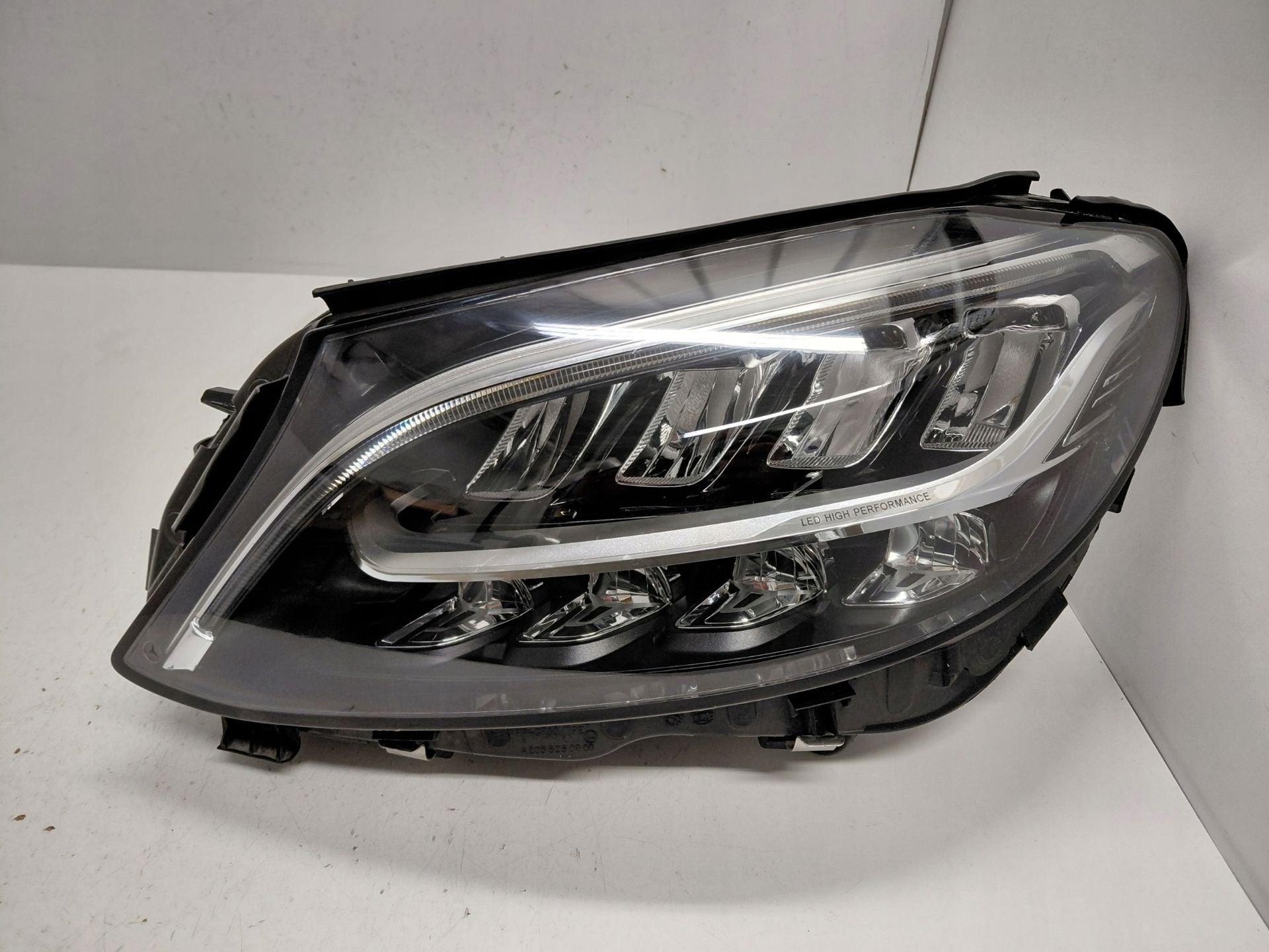 Phare gauche Mercedes Classe C W205 A2059065906, Autos : Pièces & Accessoires, Mercedes-Benz AG, Mercedes-Benz, Utilisé, Mercedesstrasse 120
70372  Stuttgart, DE
