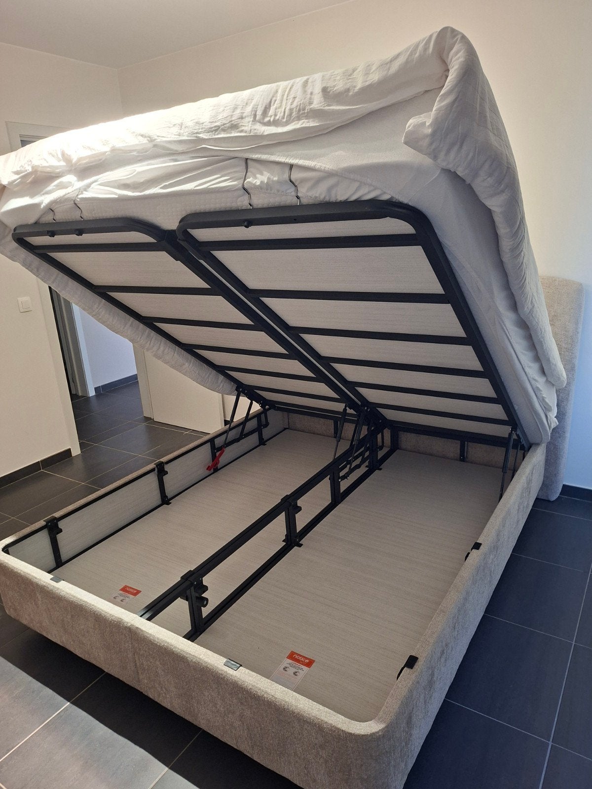 Bed met opslag eronder, Ophalen, Beige, 200 cm, 160 cm