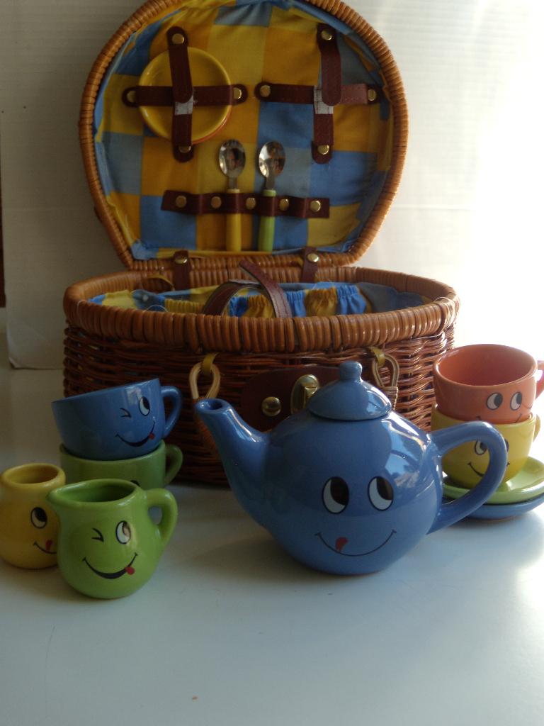 Picknickmandje in Riet voor Kinderen Met Picknickset -, Ophalen of Verzenden, Zo goed als nieuw