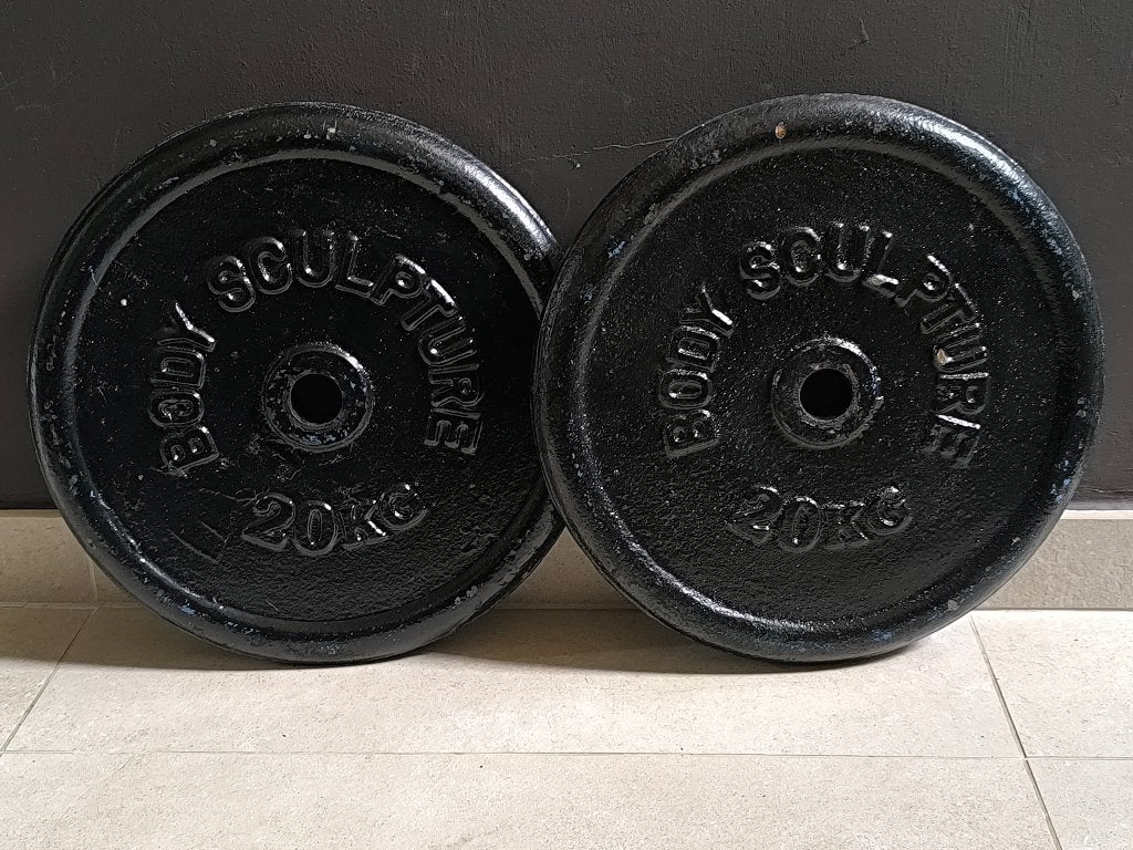 2 x 20kg plaques de musculation de BODY SCULPTURE (30mm)., Sports & Fitness, Enlèvement, Utilisé, Dos, Plaques d'haltères