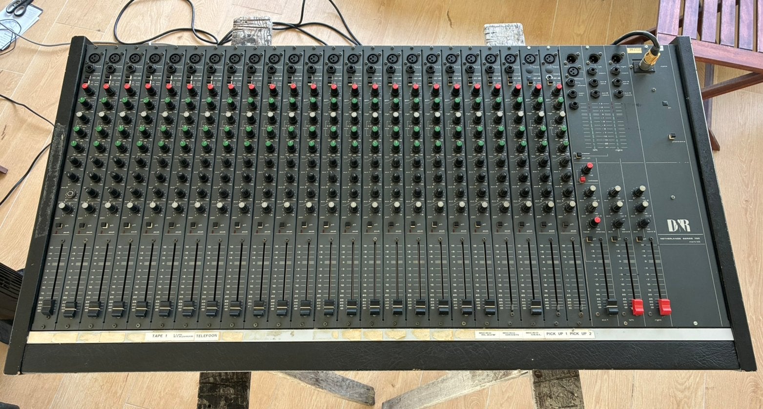 D&R series 700 mkIII, Enlèvement, Utilisé, 20 canaux ou plus, Entrée micro