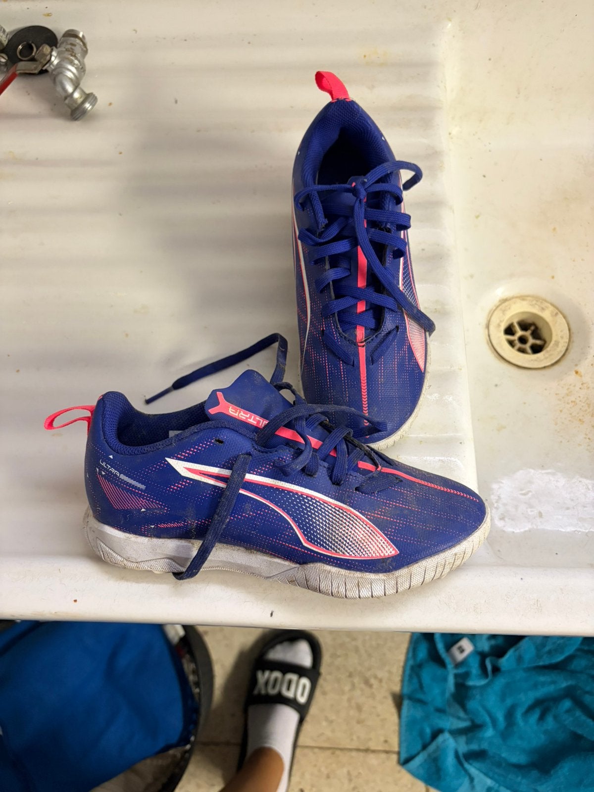 Chaussure de football puma  indoor taille 33, Sport en Fitness, Loopsport en Atletiek, Ophalen, Gebruikt